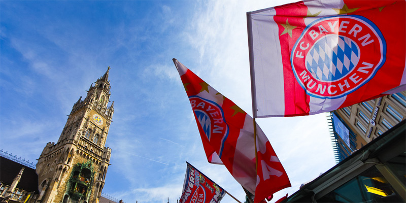 Bandiere al vento in Marienplatz